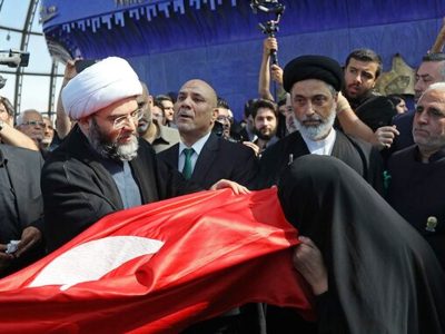 اهتزاز پرچم حرم‌های متبرکه شهدای کربلا در بلندترین نقطه تهران