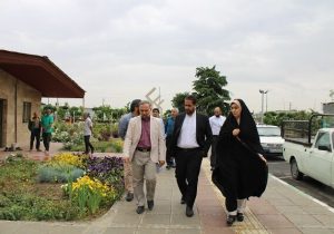 بازدید عضو شورای اسلامی شهر کرج از مناسب سازی معابر و فضاهای شهری منطقه ۲ کرج